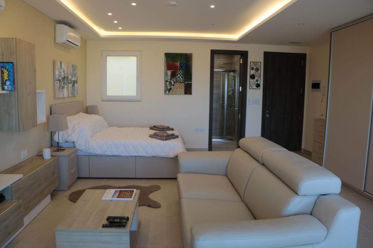 Wileg 4A Luxury Studio Apartment With Shared Swimming Pool. คาลา ภายนอก รูปภาพ